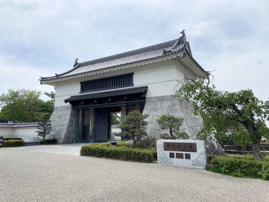 岡崎城公園入り口の写真